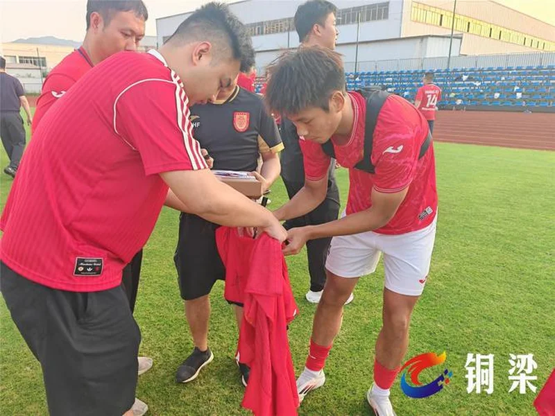 重庆铜梁龙晒球迷来信：很高兴成为一位少年青春记忆中的美好部分